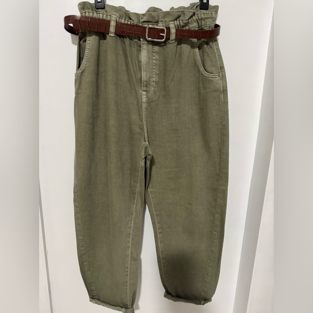Zara , brand new pants ( Size 8) with belt